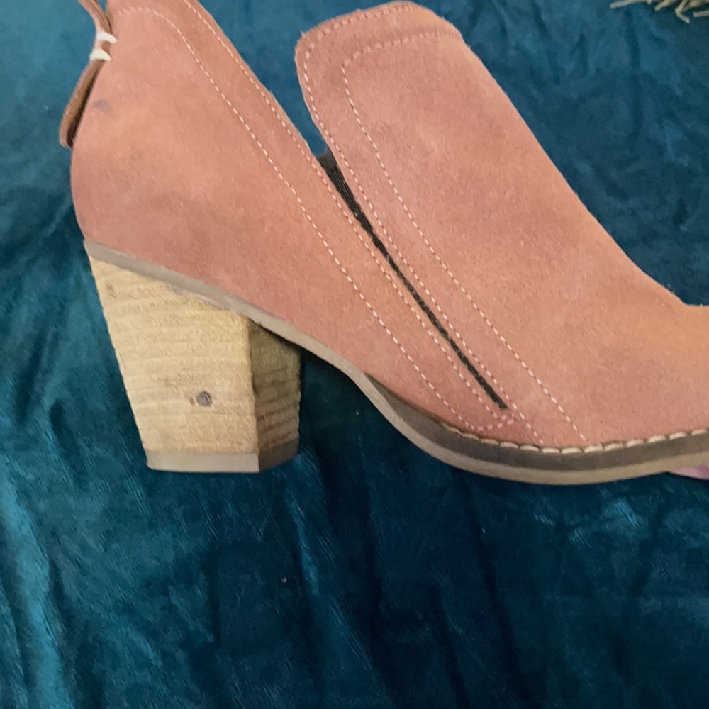 Jeffrey Campbell, size 8. Pretty in pink! Excellent condition upper. - Picture 7 of 12